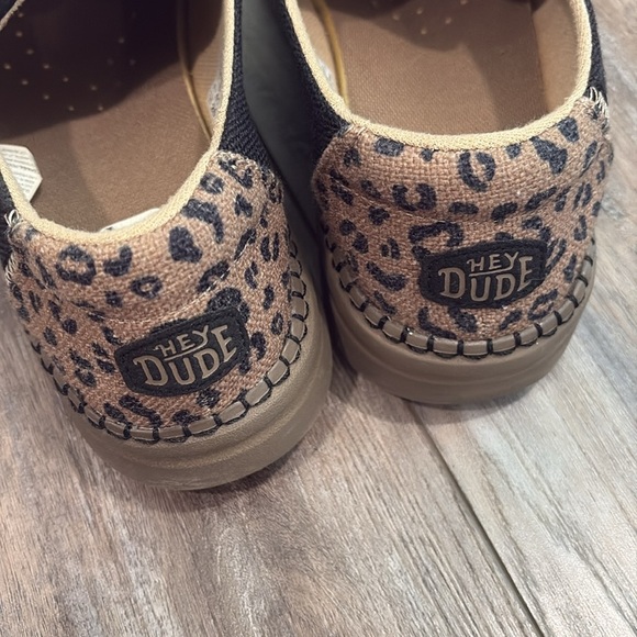 Hey Dude Wendy Rise Leo Slip On Shoes Black Leopard Women's Size 10 - Picture 4 of 6